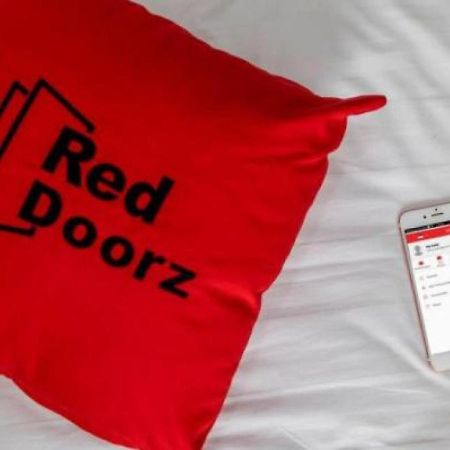 Reddoorz Near Museum Keraton Surakarta Hotel Surakarta  Luaran gambar