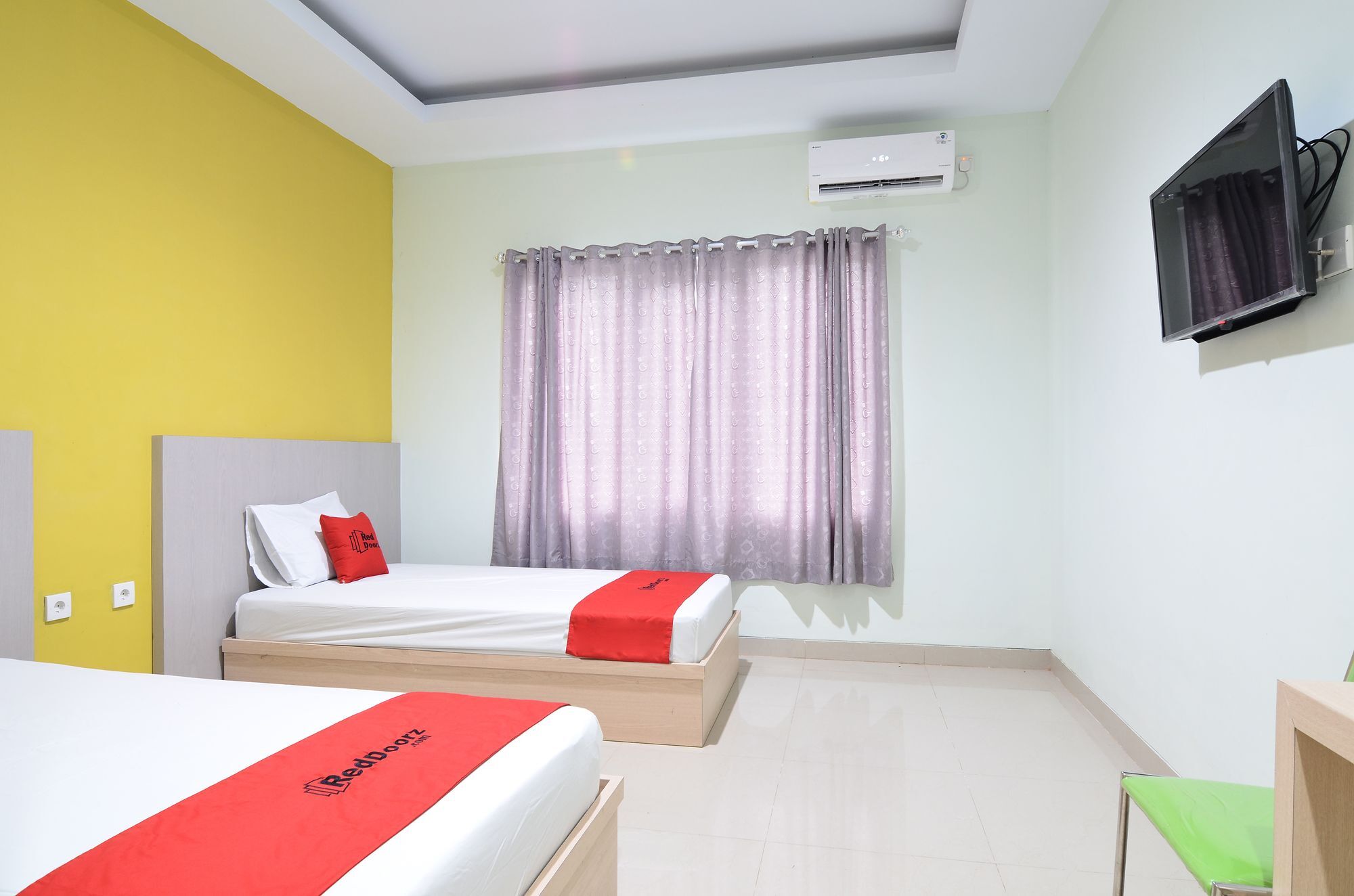 Reddoorz Near Museum Keraton Surakarta Hotel Surakarta  Luaran gambar