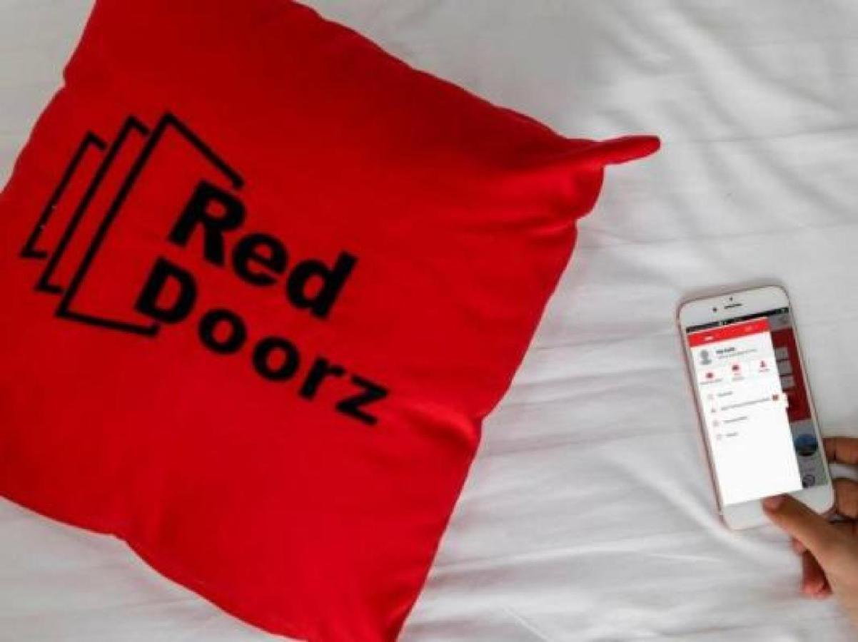 Reddoorz Near Museum Keraton Surakarta Hotel Surakarta  Luaran gambar